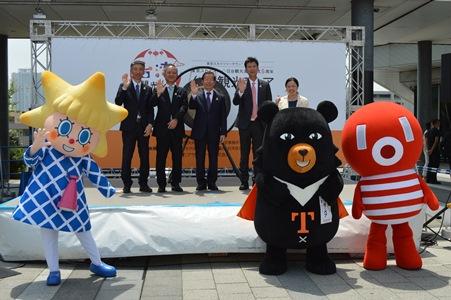 写真左より、狩野伸明・東武タウンソラマチ社長、酒見重範・東武タワースカイツリー社長、謝長廷・駐日代表、邱健吾・台北101タワー運営長、鄭憶萍・台湾観光局 台湾観光協会東京事務所長