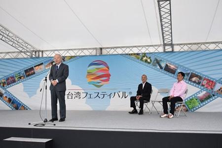 郭仲熙・駐日副代表（左）、河井卓治・台東区文化産業観光部長（中央）、　岡田誠・「台湾フェスティバル　TOKYO2018」実行委員長（右）

