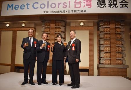 写真左より、周永暉・交通部観光局局長、謝長廷・駐日代表、葉菊蘭・台湾観光協会会長、坂巻 伸昭・日本旅行業協会(JATA)副会長