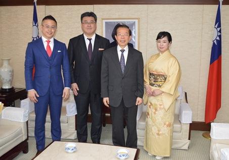 左より、健康経営アドバイザーの水野雅浩氏、佐々木類・産経新聞副論説委員長、謝長廷・駐日代表、防災士の白石葉子氏