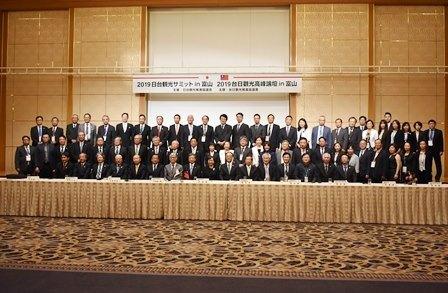 台湾側からは謝長廷・駐日代表、周永暉・交通部観光局長、葉菊蘭・台湾観光協会会長、李世丙・駐大阪弁事処処長、李憲明・桃園市副市長、呉朝彦・台湾観光協会秘書長をはじめ、観光業界のトップ級が出席

