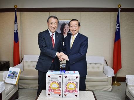 謝長廷・駐日代表（写真右）、後藤元秀・豊前市長（左）