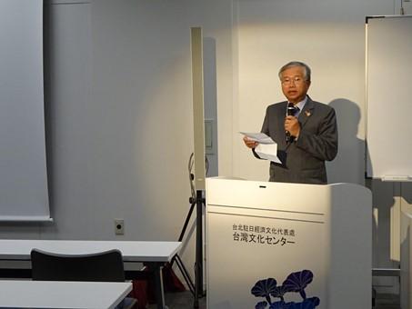 台湾文化センターで開催された「山形国際ドキュメンタリー映画祭」記者会見で挨拶する蔡明耀・駐日副代表