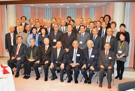 謝長廷・駐日代表（前列中央）、彭栄次・扶桑会会長（前列左３）、何美玥・総統府国策顧問（前列左２）、坂本吉弘・蓬莱会顧問（前列右３）、西川禎一・蓬莱会代表幹事（前列右１）