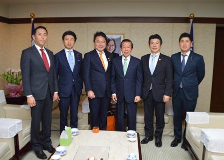 謝長廷・駐日代表（右３）、柿澤未途・衆議院議員（左３）、青柳陽一郎・衆議院議員（左２）、重徳和彦・衆議院議員（右２）、篠原豪・衆議院議員（左１）、松平浩一・衆議院議員（右１）
