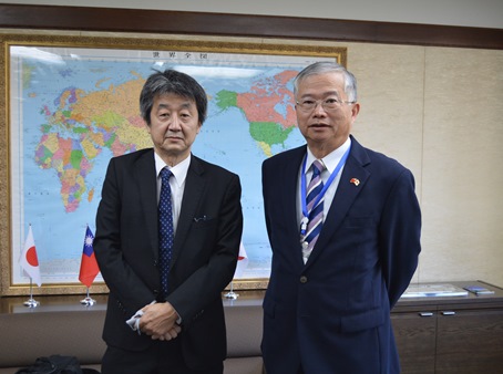 蔡明耀・駐日副代表（右）、杉山文彦・時事通信社解説委員（左）