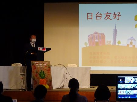 挨拶する謝長廷・駐日代表