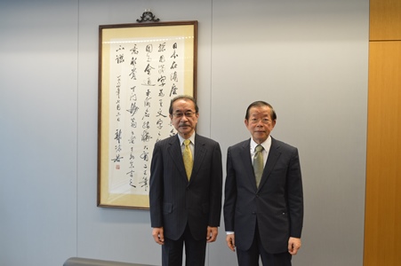 謝長廷・駐日代表（右）、松本伸之・京都国立博物館館長（左）

