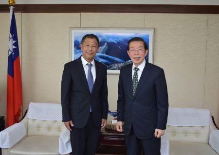 謝長廷・駐日代表（右）、和田有一朗・衆議院議員（左）