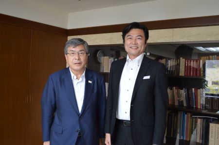 李世丙・駐日副代表（右）、紺野純一・東北観光推進機構理事長（左）