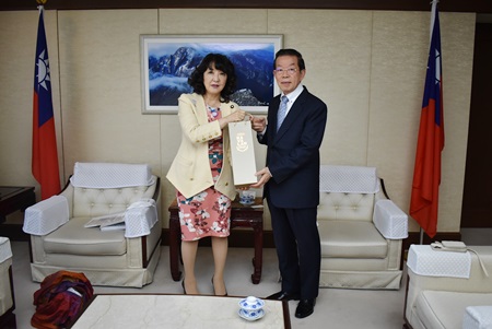 謝長廷・駐日代表（写真右）、片山さつき・参議院議員（左）
