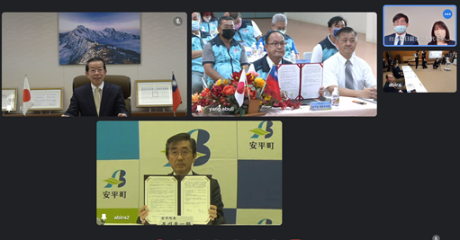 謝長廷・駐日代表（スクリーン左上）、蕭泰華・台南市安平区長（スクリーン上中央）、及川秀一郎・北海道安平町長（スクリーン下中央）、粘信士・駐日代表処札幌分処長（スクリーン右上２段目）
