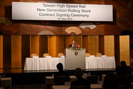 調印式で挨拶する謝長廷・駐日代表