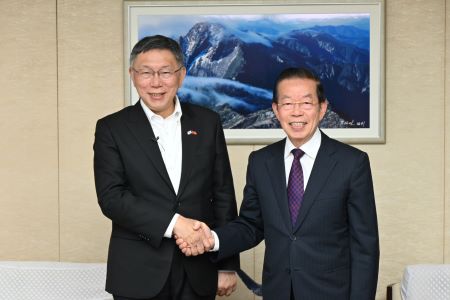 謝長廷・駐日代表（右）、柯文哲・台湾民衆党主席（左）