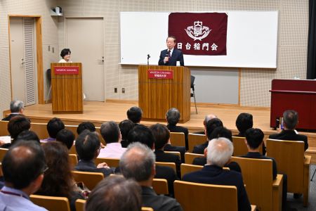 「日台稲門会」で「台日関係の現状と見通し」をテーマに講演する謝長廷・駐日代表
