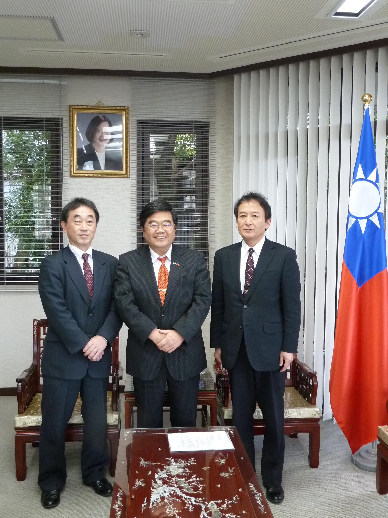 博多傳統工藝館木村誠館長(右)、三島芳光副館長(左)