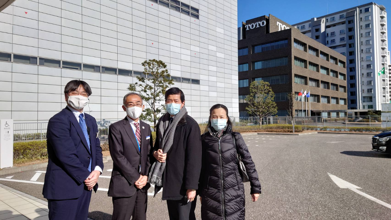 陳處長夫婦拜會參觀「TOTO博物館」；由館長中野寬政、本部長沙川浩陪同拜會本社取締役常務執行役員田口智之。