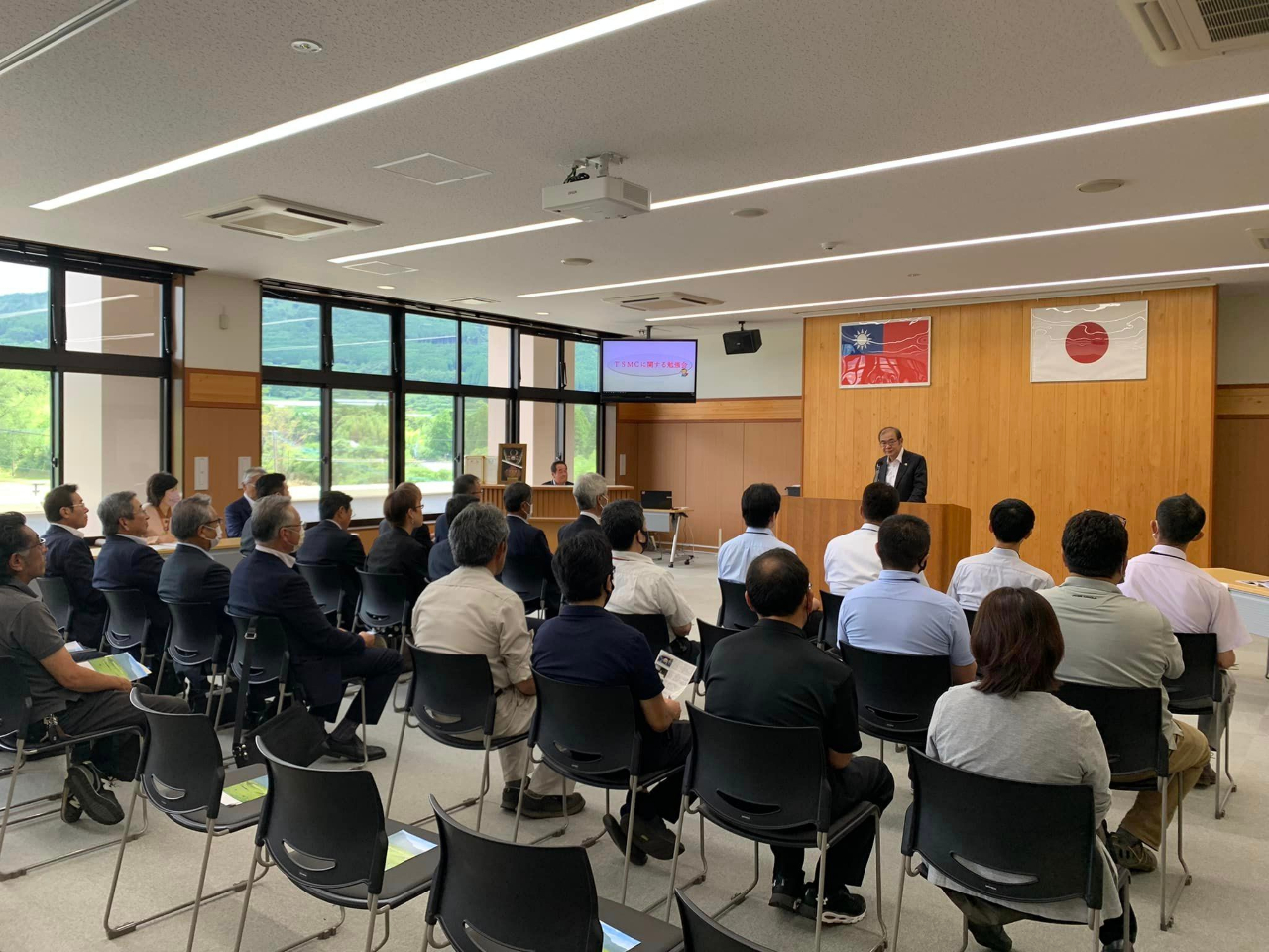 陳銘俊處長7月19日出席南阿蘇村讀書會。