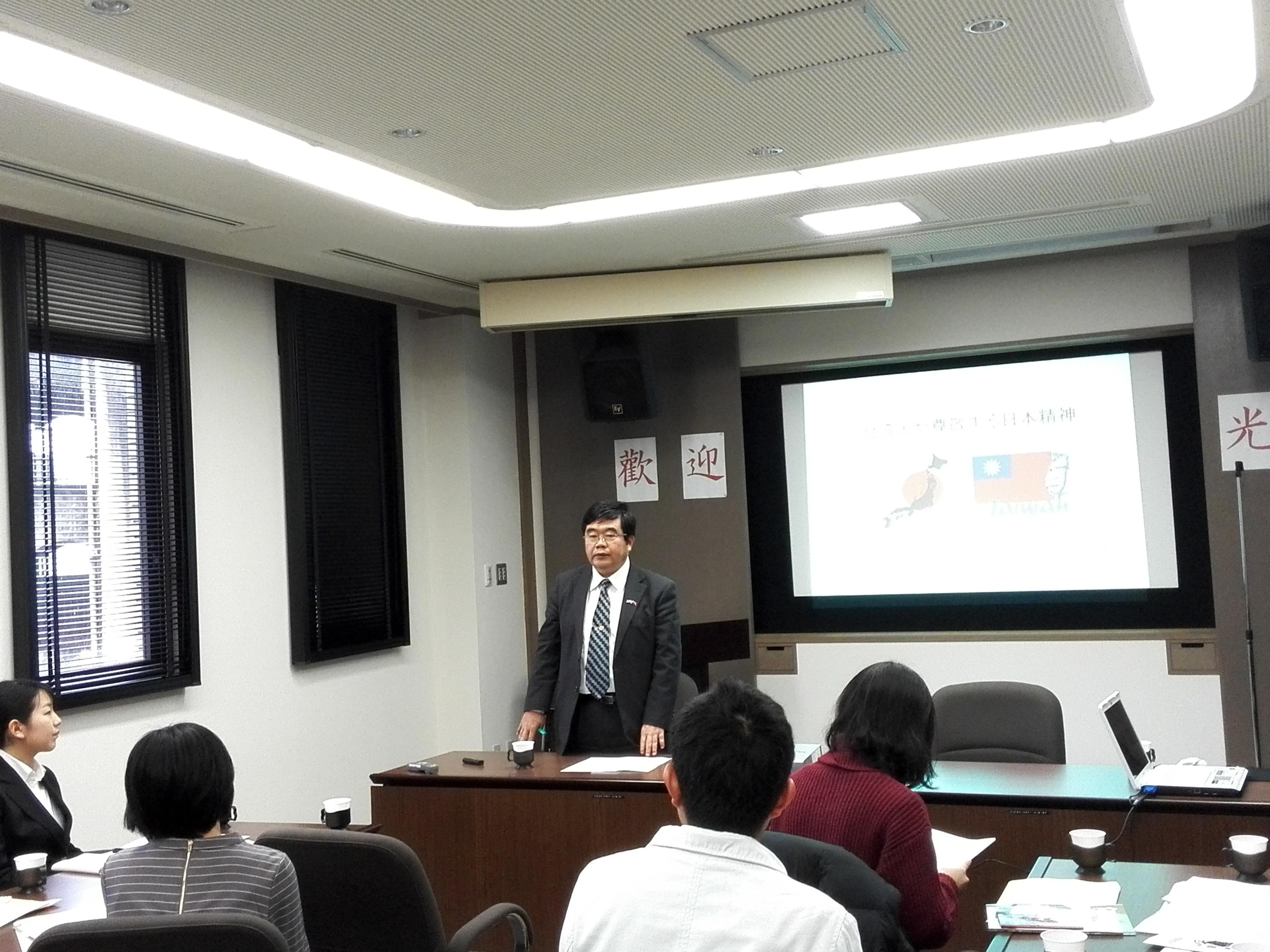 3/9戎総領事が「台湾人が尊敬する日本精神」を題として講演会を行った。当弁事処のお招きにより日本人大学生と台湾留学生達が参加した。