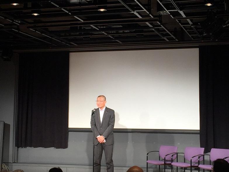 每日新聞社広告事業局長牧埜敦司による挨拶。