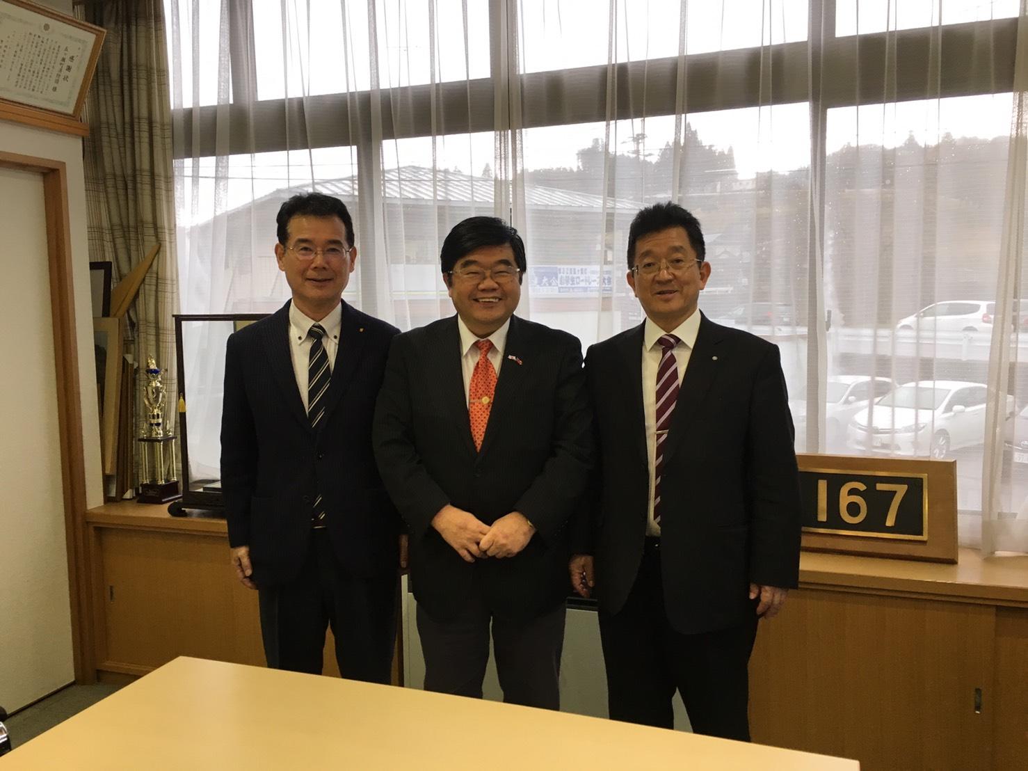 五ヶ瀬原田俊平町長（右）と宮崎信雄副町長（左）