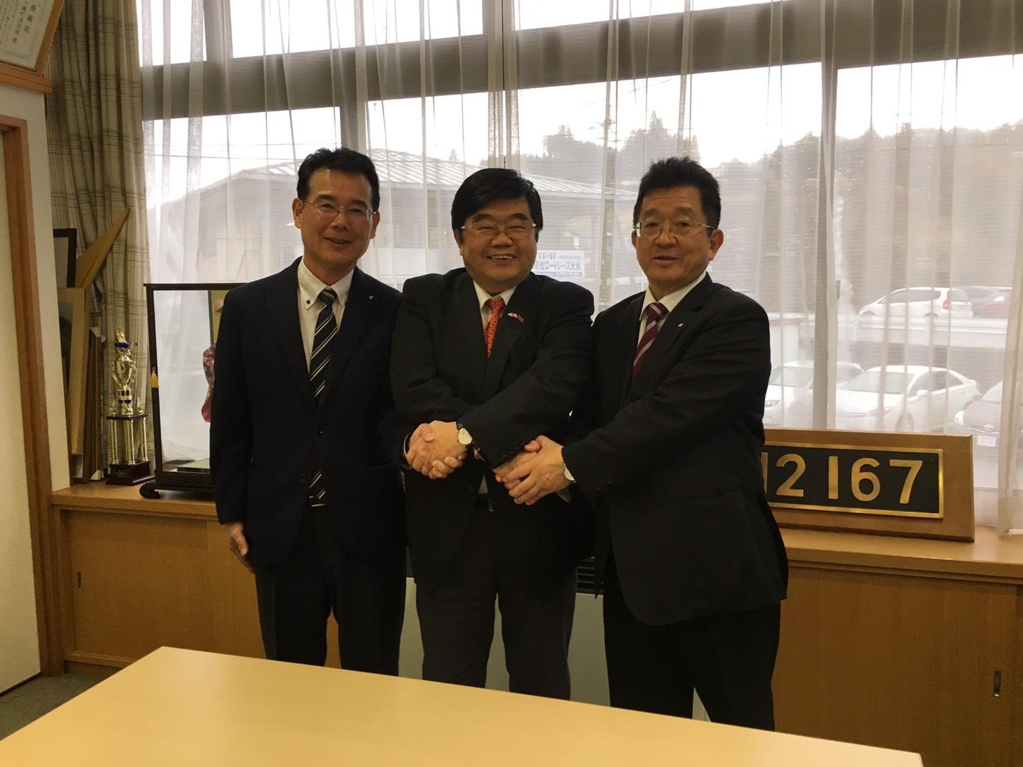 五ヶ瀬原田俊平町長（右）と宮崎信雄副町長（左）
