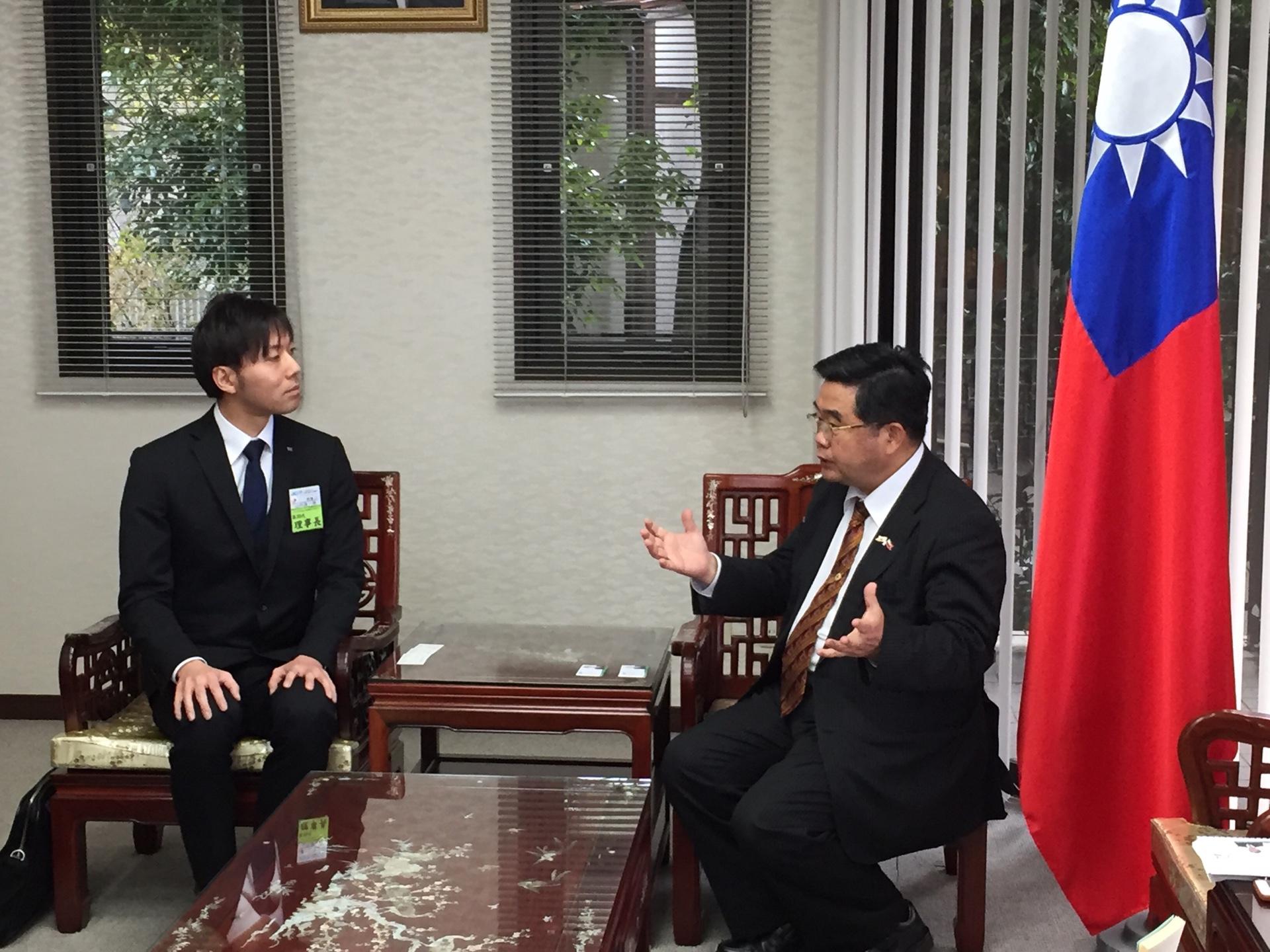 3月19日、阿蘇青年会議所理事長長山內誠一朗等一行が戎総領事を表敬訪問し、花蓮地震に慰問の意を表明した。