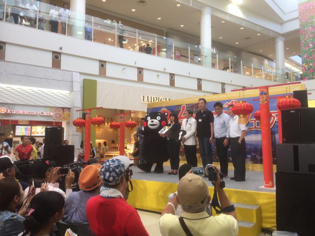 台湾立法委員蔡培慧（左一）、熊本県知事浦島郁夫（左二）