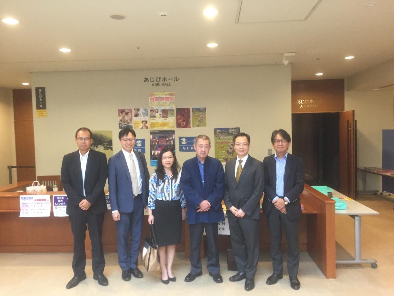 本処洪部長（右二）、涉外課長李課長（左二）、查証課長蔡課長（左三）