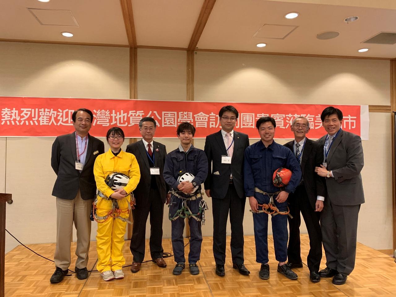 交通部観光局馬祖国家風景区管理處長 廖源隆（左1）；美祢市長西岡晃（右4）；美祢市観光協会長 山本勉（右2）；美祢市議会議長 荒山光広（右3）