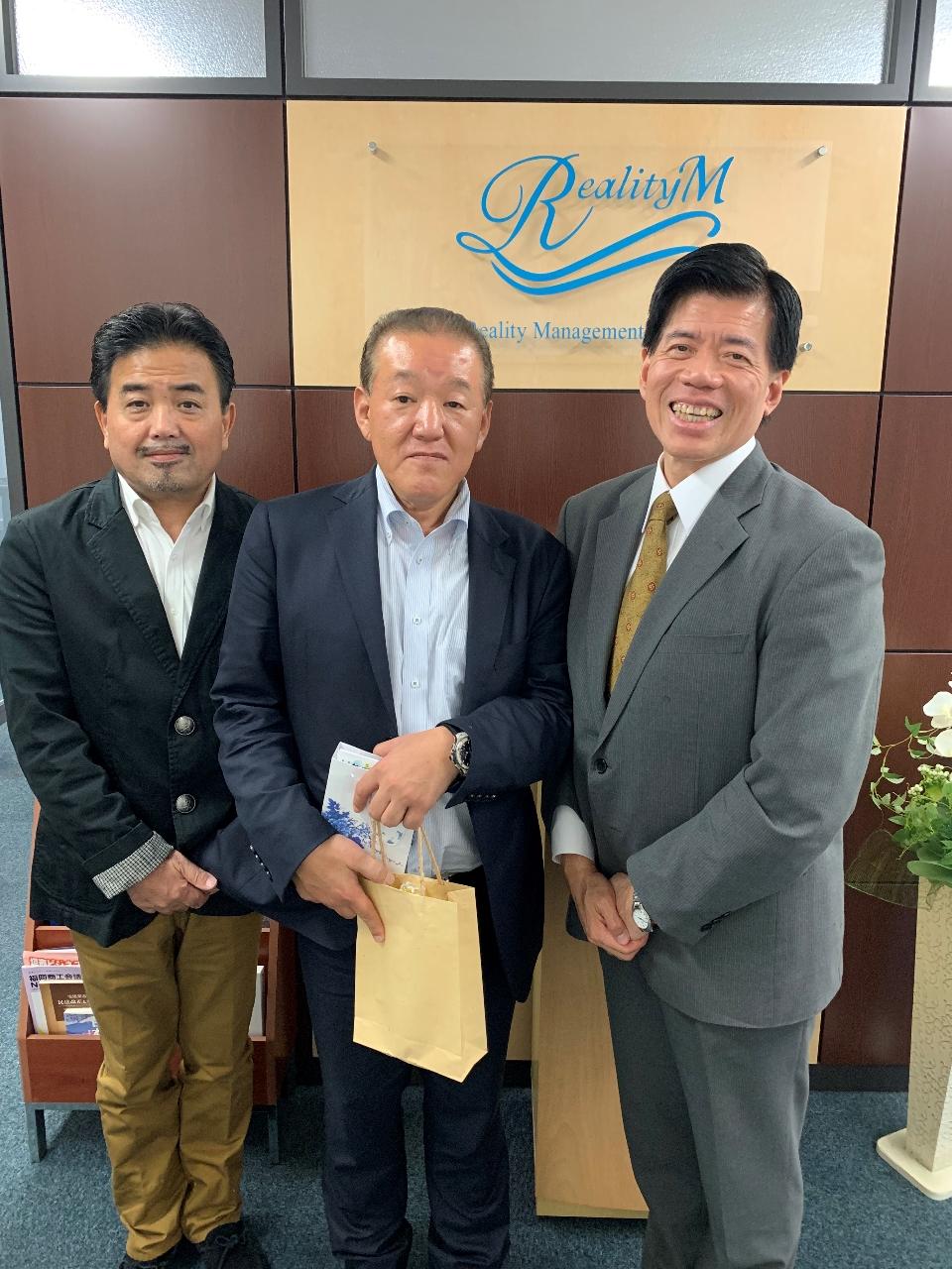 株式会社リアリティマネージメント早川和利社長（中）