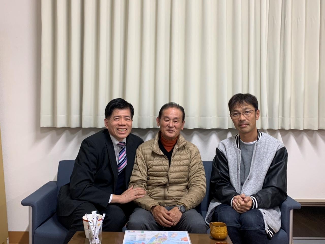 大木町ひしのみ国際交流センター石川潤一理事長（中）