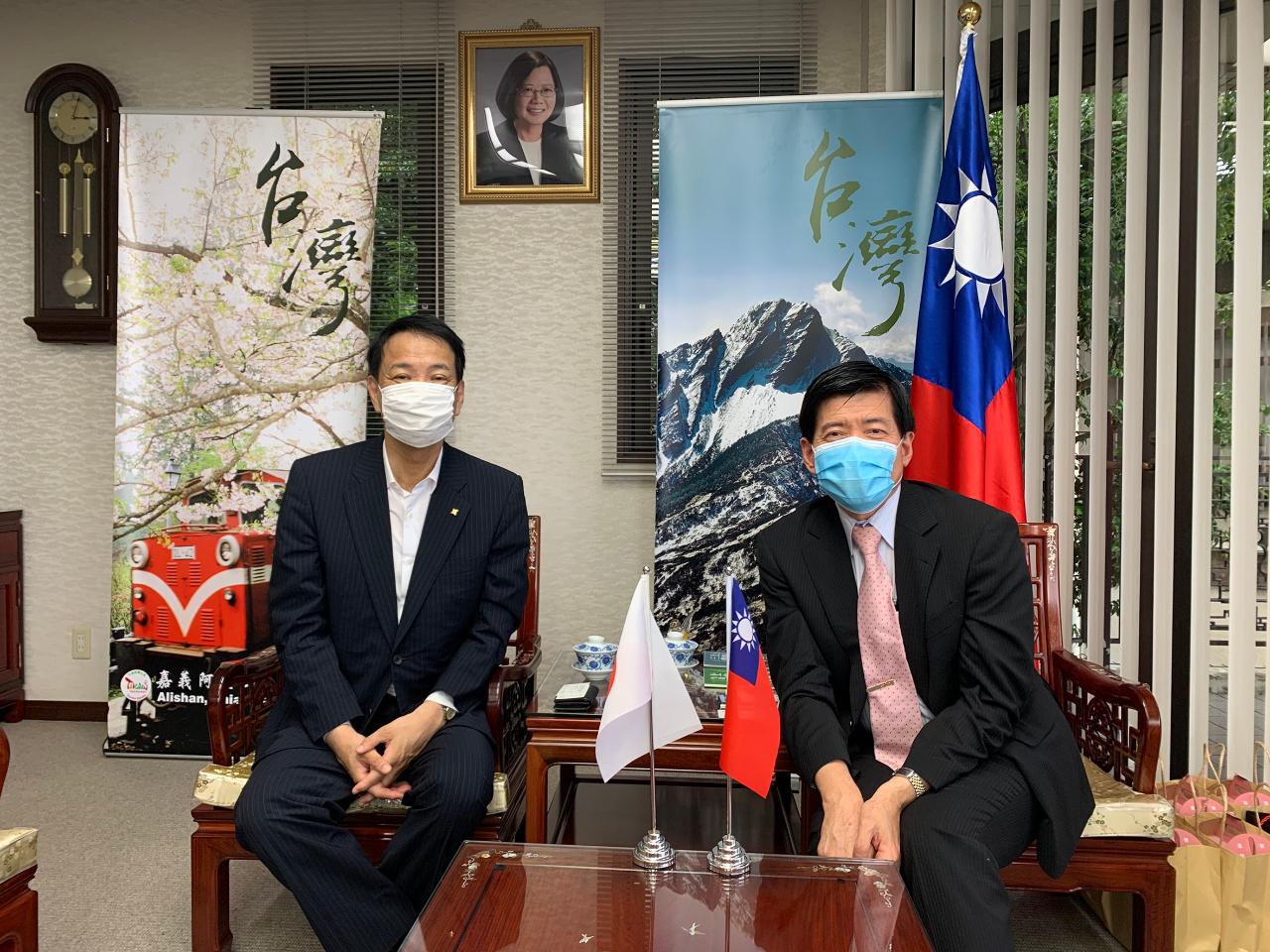 防府市長池田豊（左）