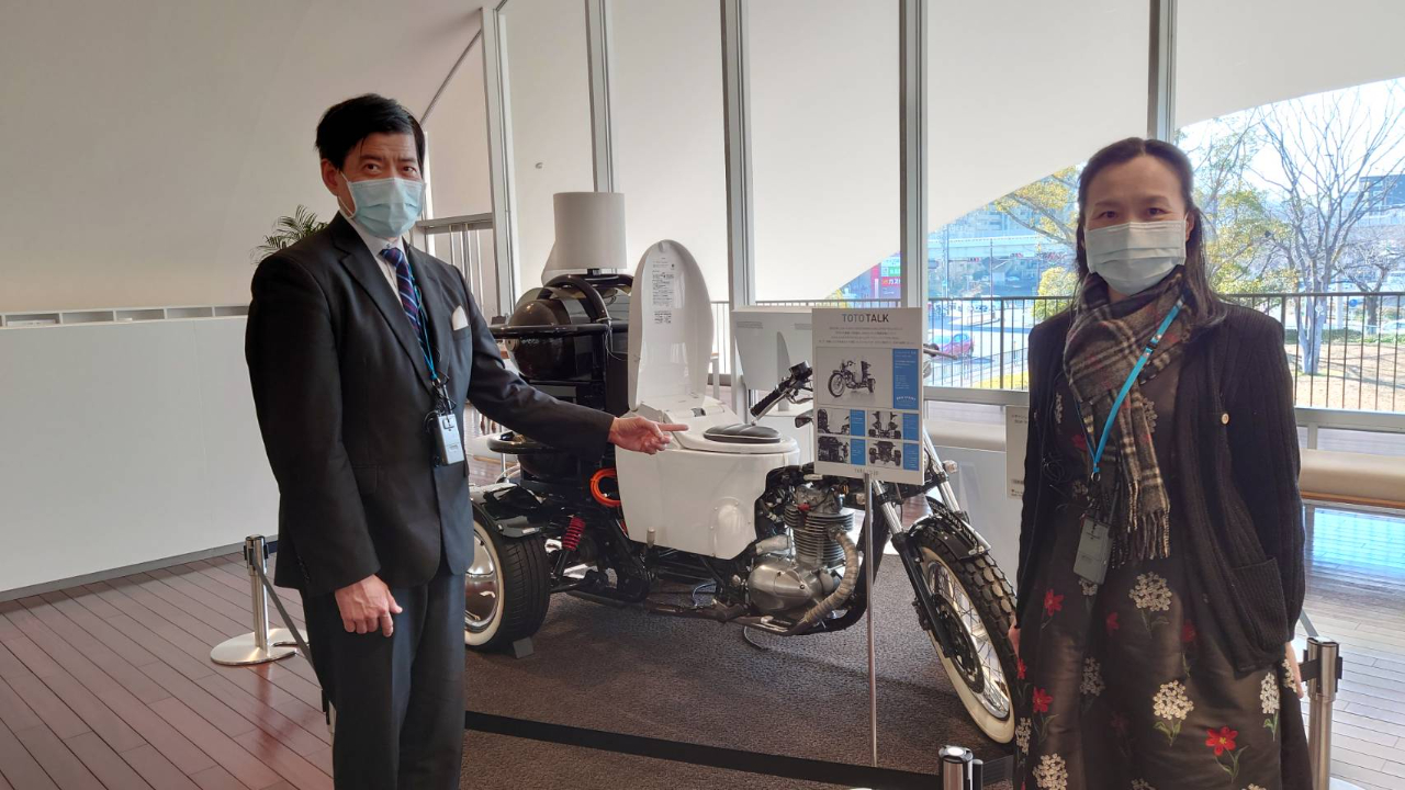 1月20日、陳総領事夫婦とTOTO博物館館長中野寬政、本部長沙川浩がTOTO本社取締役常務執行役員田口智之を表敬訪問。

