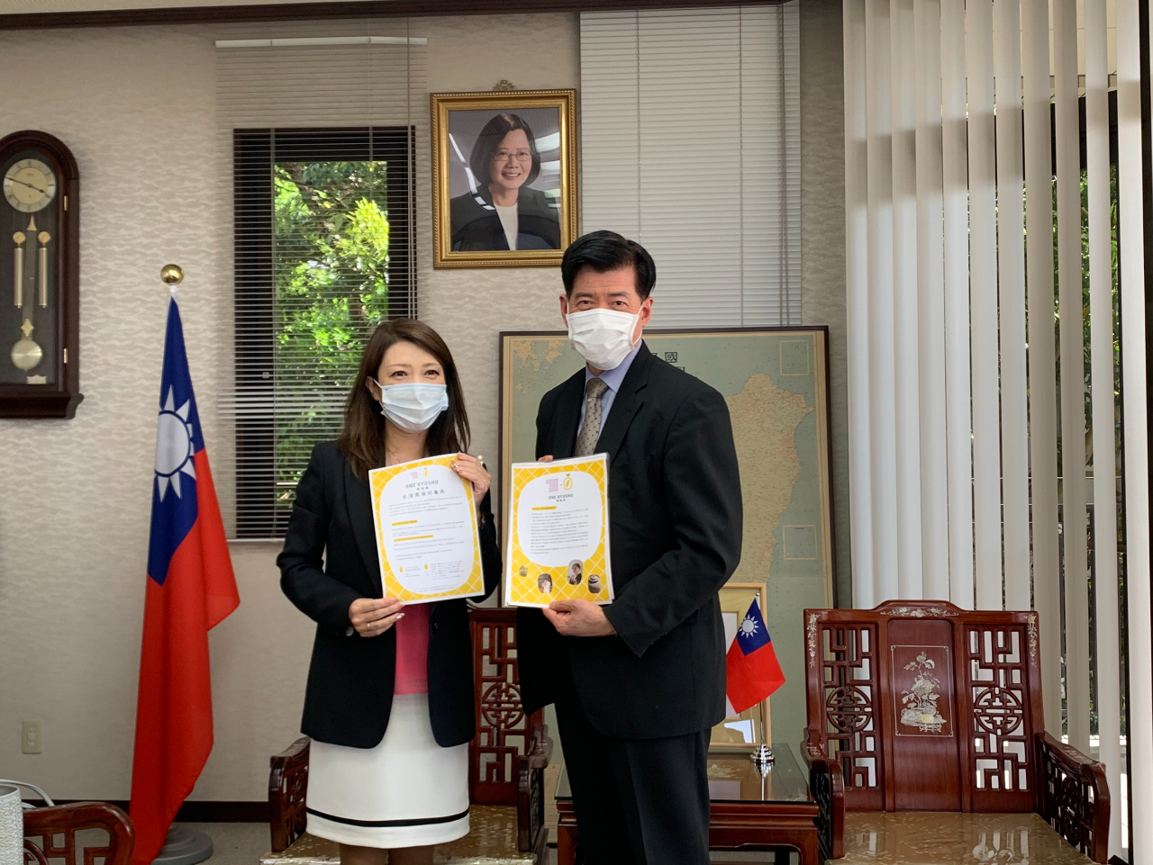 MOM Project淵郁子代表取締役（左）