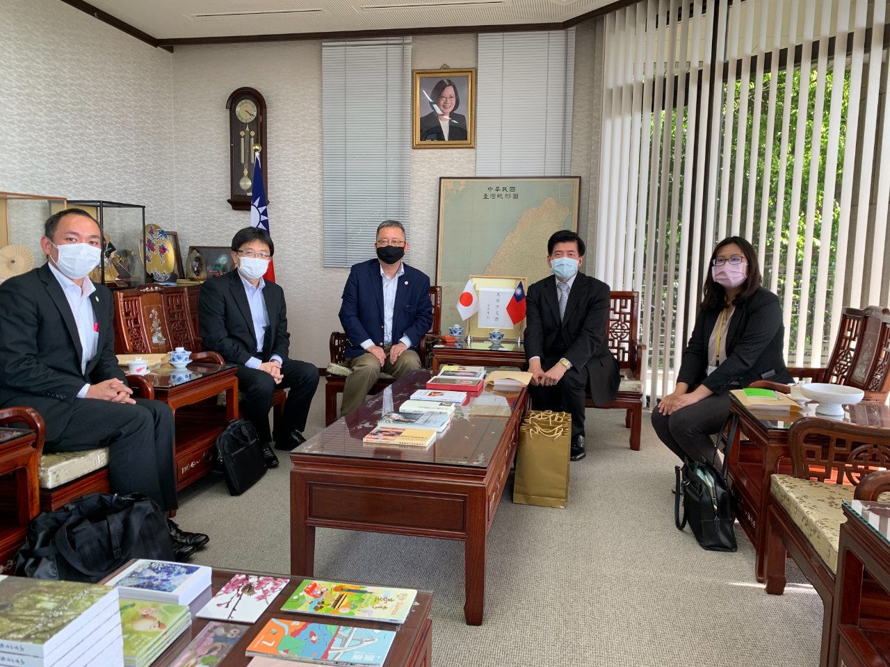 5月7日、一般社団法人九州観光推進機構（KTPO）海外誘致推進部田中慶武部長、芝田利之部長代理、太田守人次長、阮怡嘉主任等一行4人が陳総領事を表敬訪問。