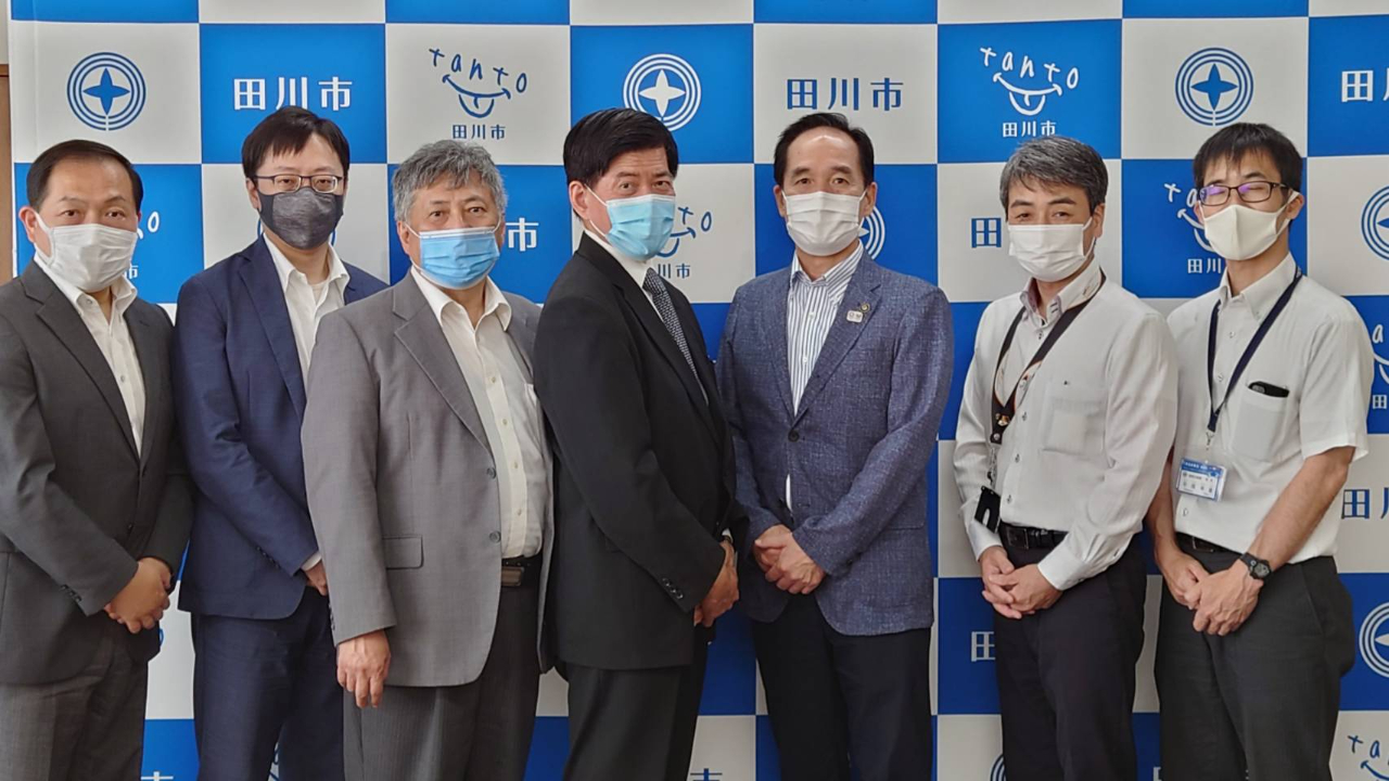 8月26日、陳総領事夫婦が福岡県田川市二場公人市長を表敬訪問。