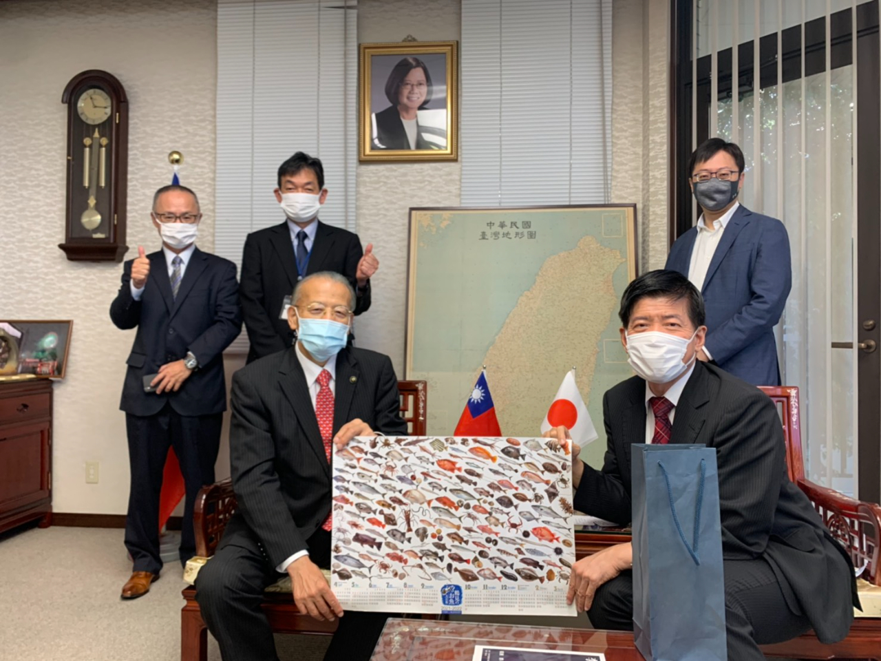 8月4日、大分県佐伯市田中利明市長、秘書広報課高司勝也総括主幹、久々宮克也課長等一行3人が陳総領事を表敬訪問。