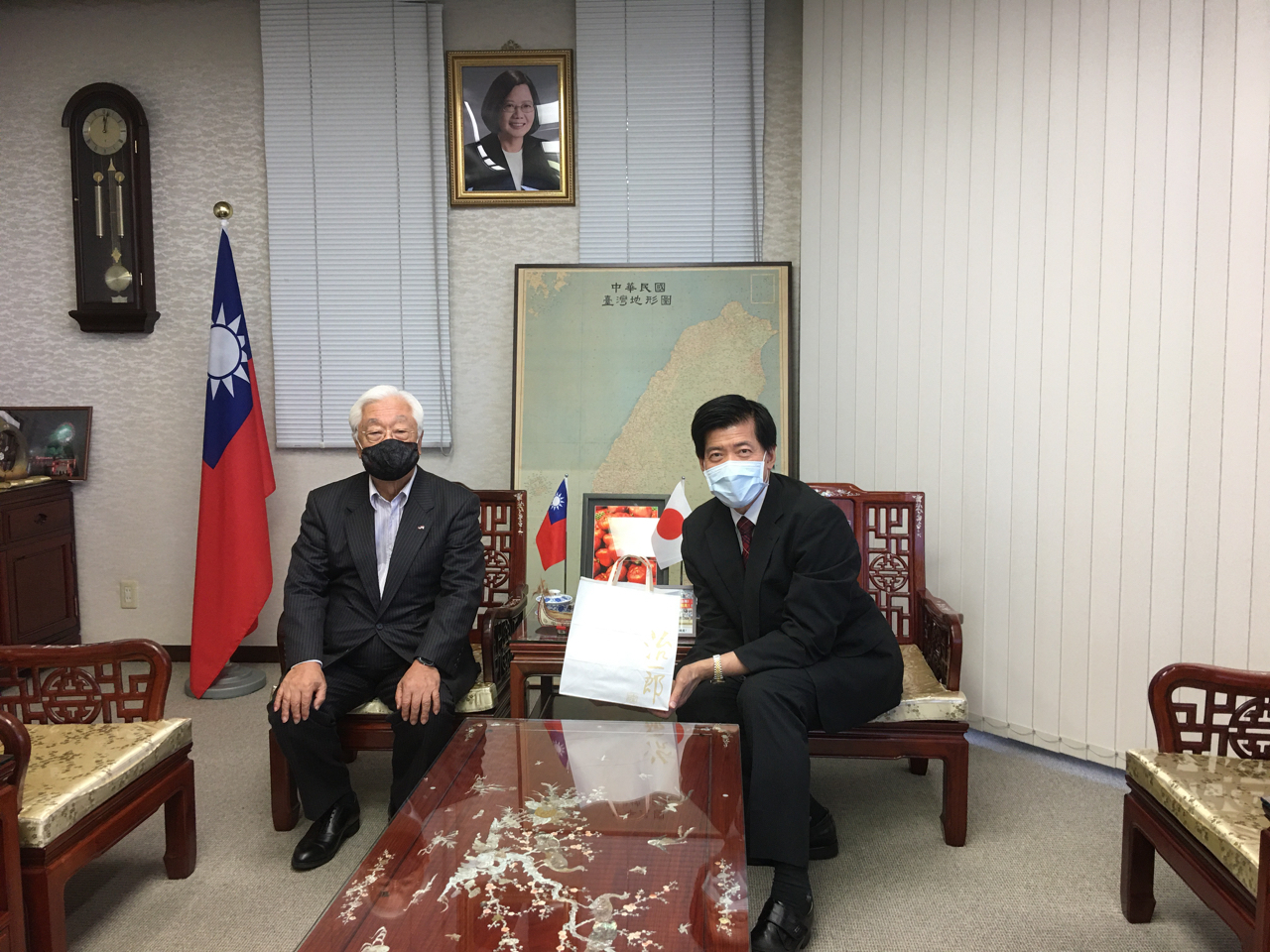 JR九州特別顧問石原進様（左）