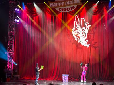 12月22日本處王處長瑞豐應沖繩時報邀請，帶家眷觀賞 歡樂夢想馬戲團 表演