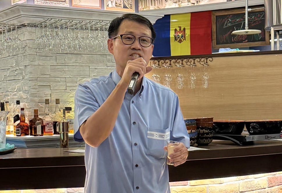 この宴会には、台北地下街協会の理事主席である劉育豪氏なども参加しました。両者は2018年に友好交流協定を締結し、相互の認知度を高めるためのプロモーション活動を共同で行っていましたが、新型コロナウイルスの影響で中止を余儀なくされていました。