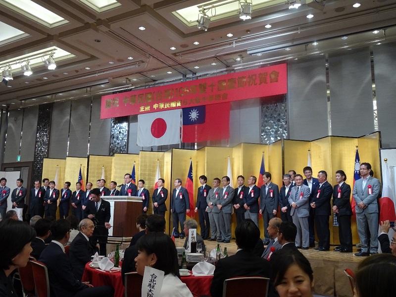 4.大阪府議會日華親善議員連盟會長松本利明致詞並介紹議員