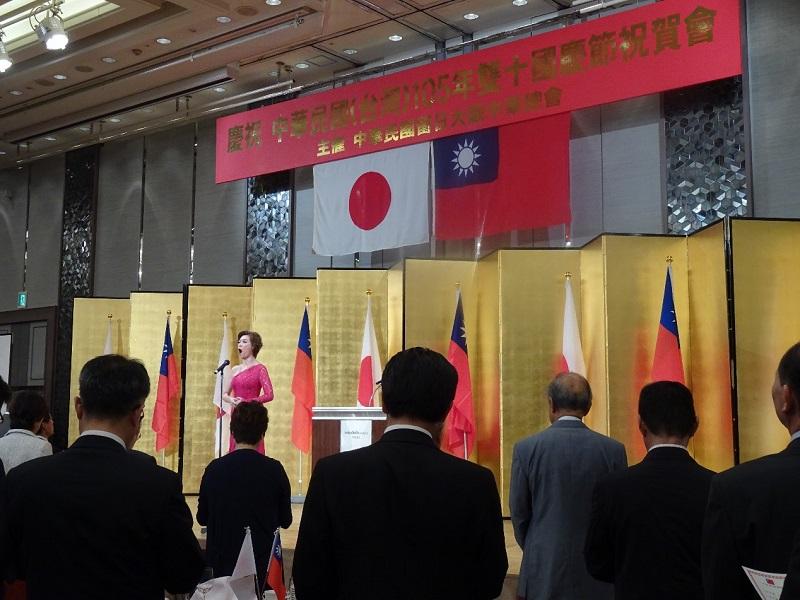 6.旅日歌手、原日本寶塚歌劇團團員侯麗文演唱中華民國國歌