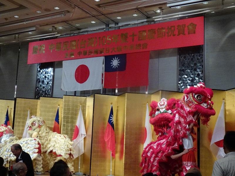 7.大阪中華學校學生表演舞獅