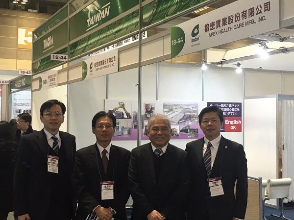 1.陳處長視察台灣醫療暨生技器材工業同業公會參展情形