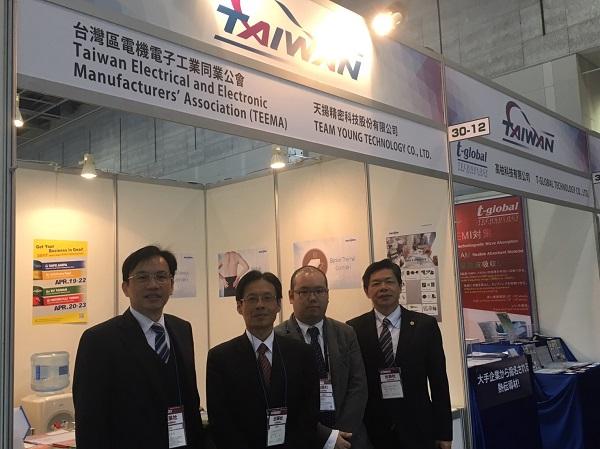 2.陳處長視察台灣電機電子工業同業公會參展情形