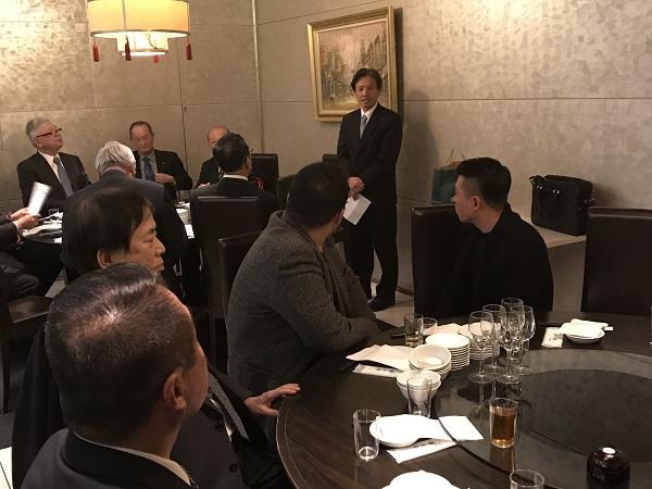 2.駐大阪辦事處陳處長訓養向出席中華民國在日近畿大學校友會理監事新年會之理監事們演講情形(二)