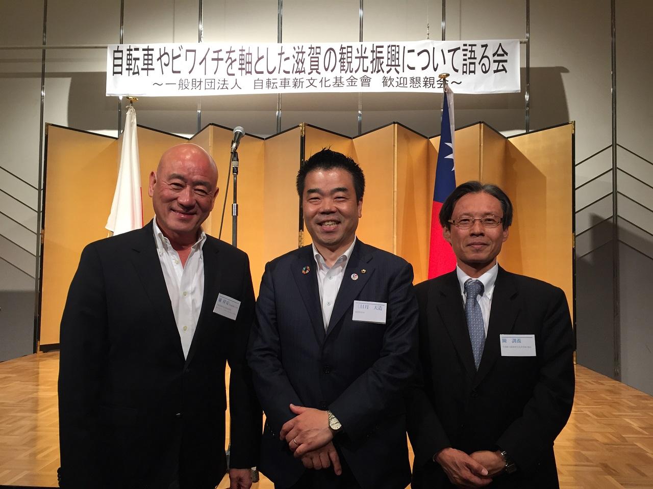 1.羅會長祥安(左)三日大造知事(中)陳總領事訓養(右)