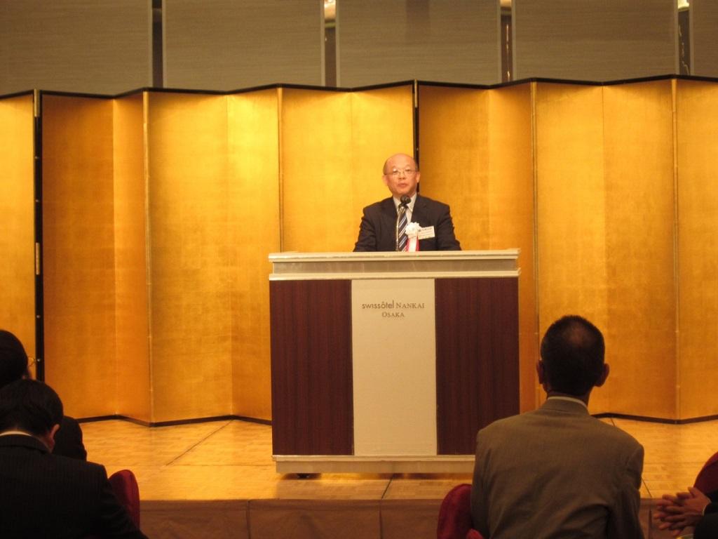 2.近畿大學校友會中華民國在日支部新任林會長裕恆致詞情形