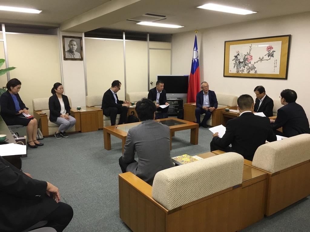 3.駐大阪辦事處陳處長訓養接見近畿大學一行全照